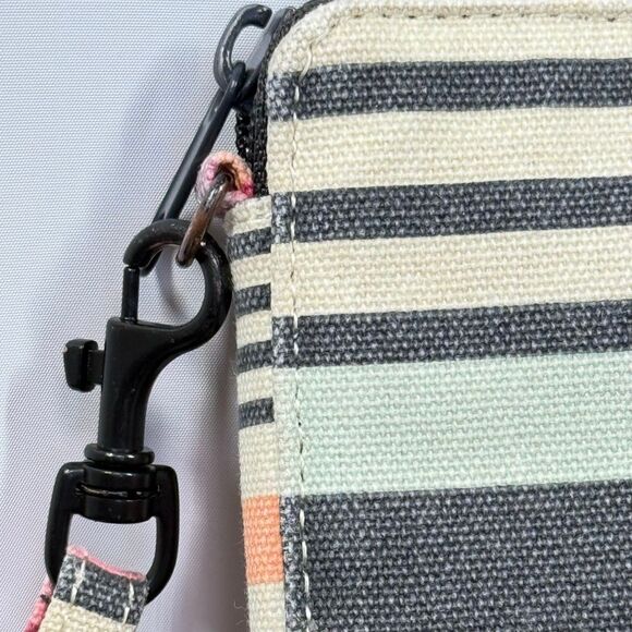 Kavu Women’s crossbody go time purse/ wallet - Picture 3 of 7